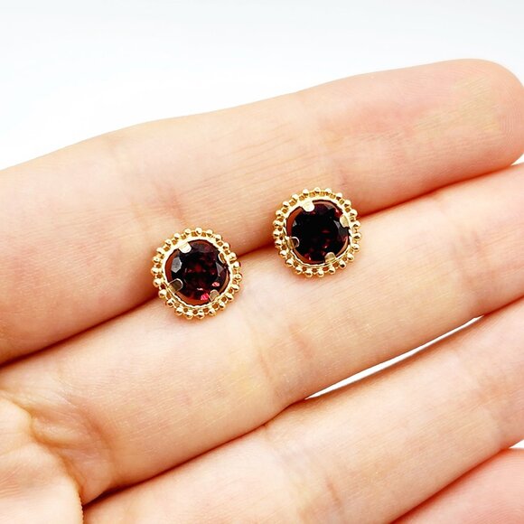 10K Yellow Gold Garnet 1.5ct (6x6m) Stud Earrings - Picture 3 of 6